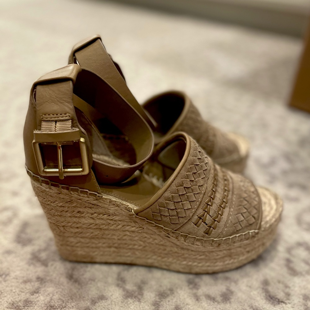 Marc Fisher sandals size 6 / never worn